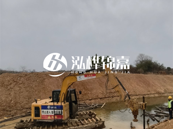 松木樁批發(fā)廠家泓樺錦嘉-河道駁岸樁選松木還是杉木更經(jīng)濟？