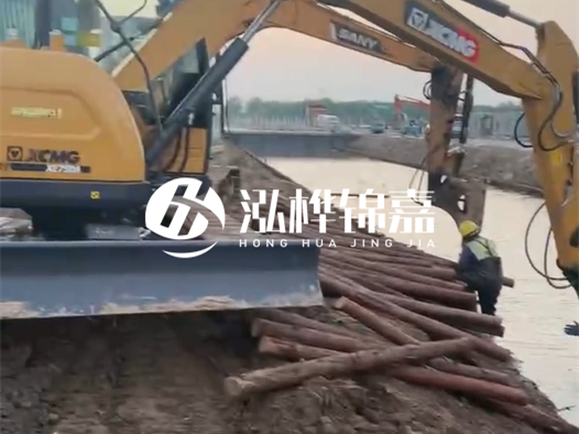 松木樁廠家泓樺錦嘉-4米和6米松木樁分別適合什么工程場(chǎng)景？